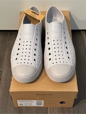 Men9 Native Wet Shoes Jefferson Bloom NIB Men 9 Women 11 Grey